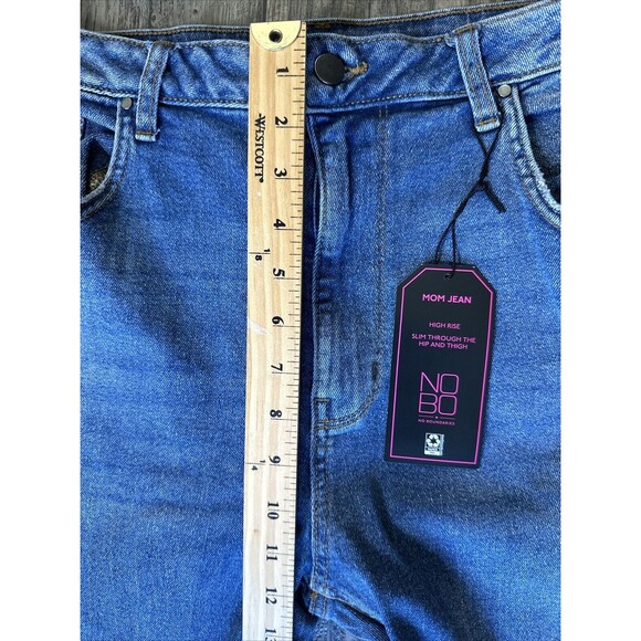 No Boundaries Juniors' High Rise Mom Jeans Fray Hem Medium Wash Size 17 NEW - Picture 4 of 8